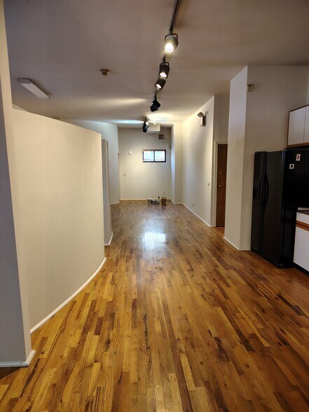 More Photos Of 2059 W Grand Ave, Chicago Loft Creative Space For Lease
