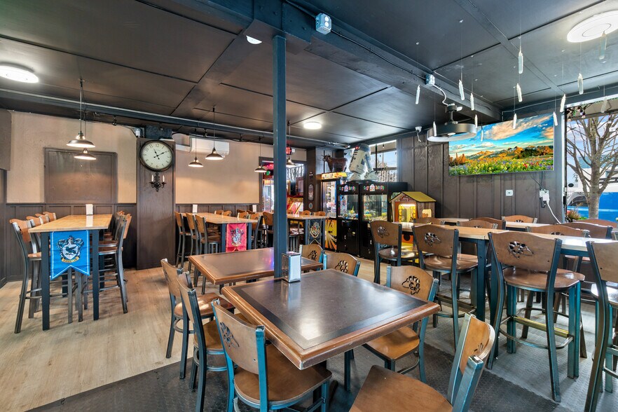 More Photos Of 208 N Molalla Ave, Molalla General Retail For Sale