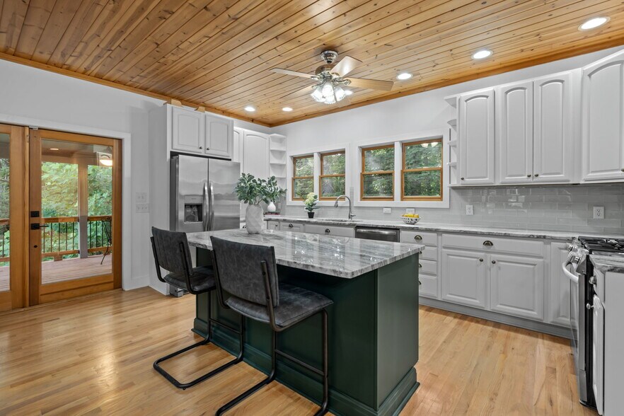 More Photos Of 122 Highlands View Rd, Highlands Specialty For Sale