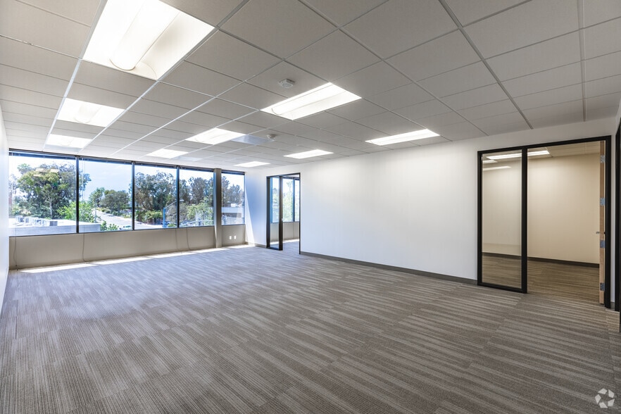 More Photos Of 5675 Ruffin Rd, San Diego Unknown For Lease