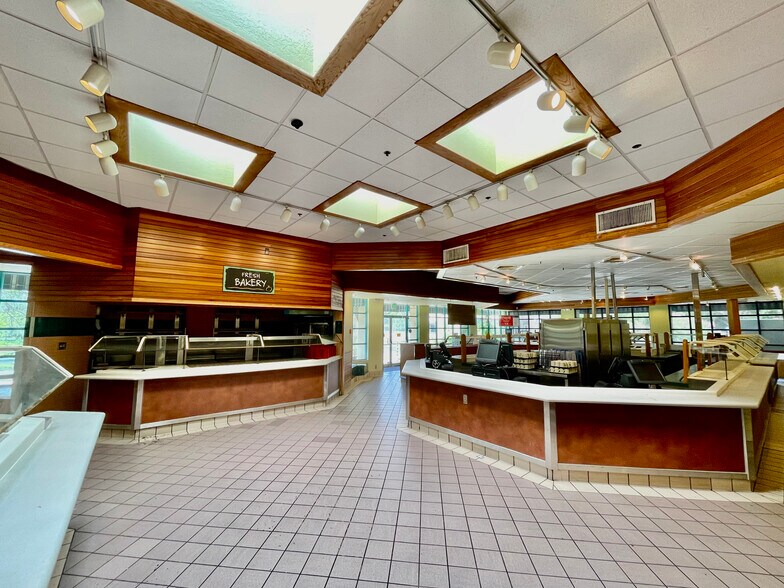 More Photos Of 31151 Us Highway 19 N, Palm Harbor Freestanding For Sale