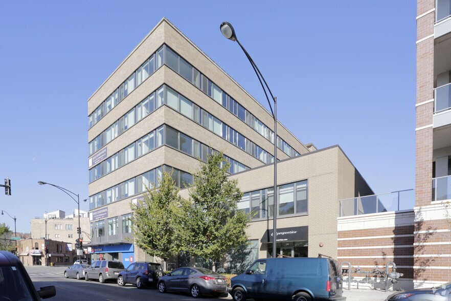 More Photos Of 558 W Webster Ave, Chicago Apartments For Lease