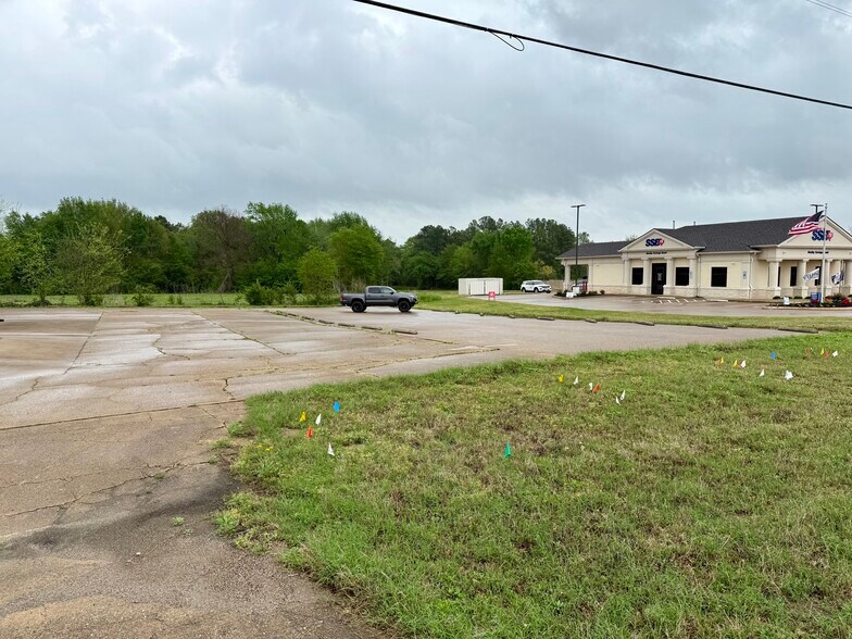 More Photos Of 2416 S Main St, Lindale Office For Sale