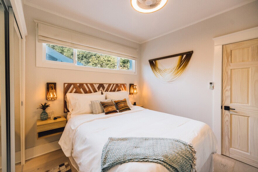 More Photos Of 1132 N Coronado St, Los Angeles Apartments For Sale