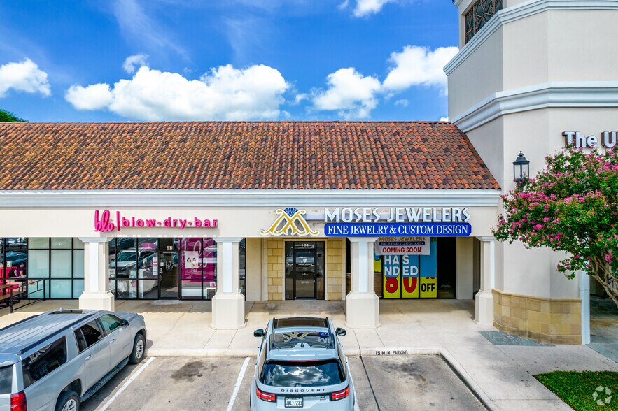 More Photos Of 999 E Basse Rd, San Antonio Unknown For Lease