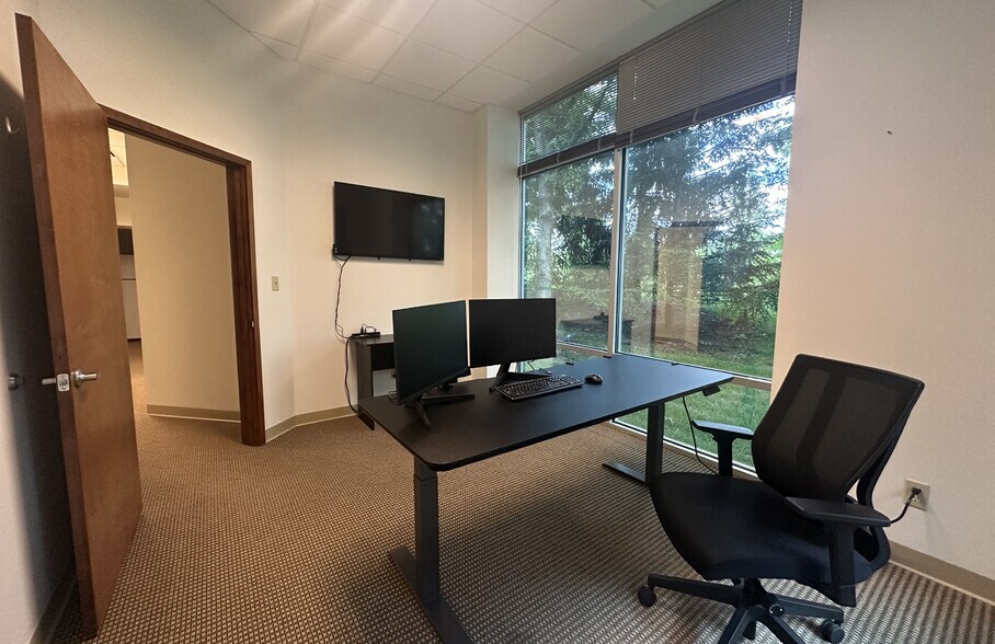 More Photos Of 13421 Manchester Rd, Saint Louis Office For Lease
