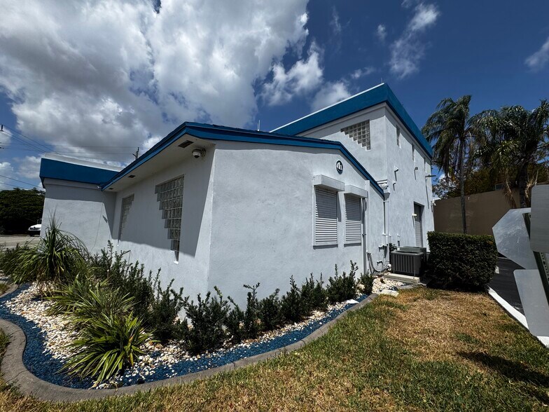 More Photos Of 6151 Pembroke Rd, Hollywood Freestanding For Lease