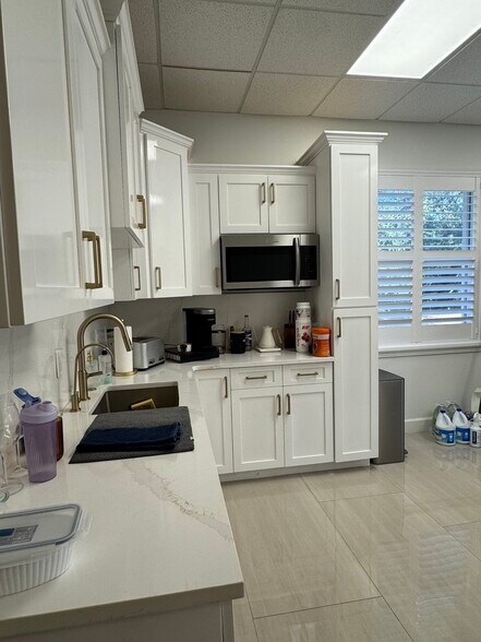 More Photos Of 15429 N Florida Ave, Tampa Medical For Lease