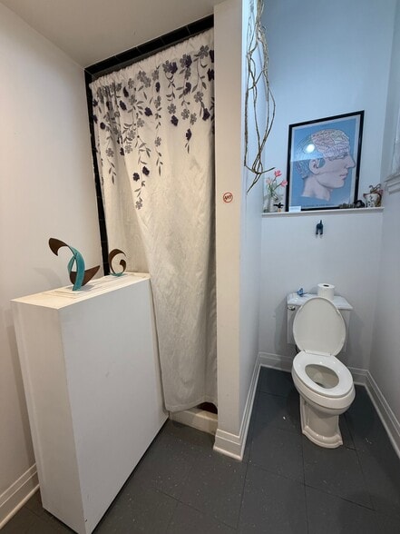 More Photos Of 1912 N Damen Ave, Chicago Storefront Retail Residential For Lease