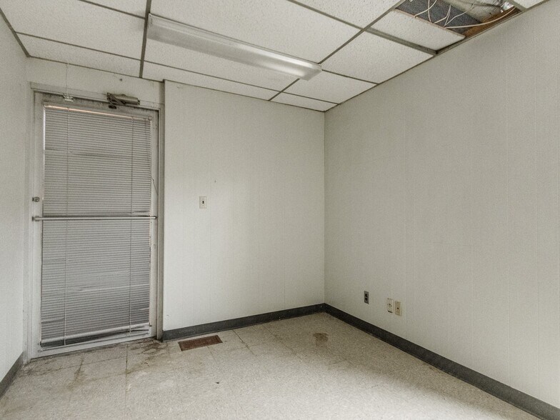 More Photos Of 5835 S Pennsylvania Ave, Oklahoma City Medical For Sale