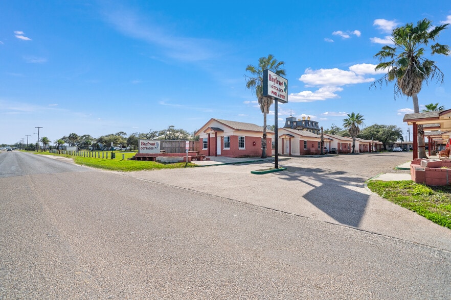 More Photos Of 309 S Fulton Beach Rd, Rockport Hotel For Sale
