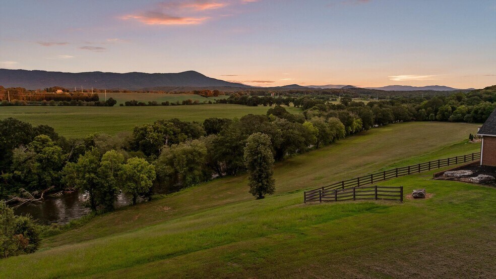 More Photos Of 1020 Thomas Rd, Benton Multifamily For Sale