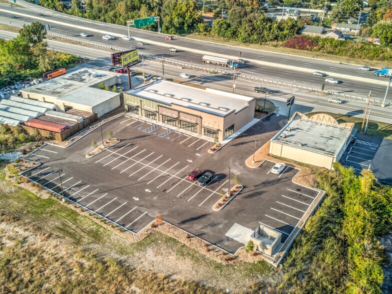 More Photos Of 1560 Veterans Memorial Pkwy, Saint Charles Unknown For Lease