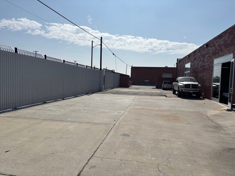 More Photos Of 13700 Crenshaw Blvd, Gardena Warehouse For Sale