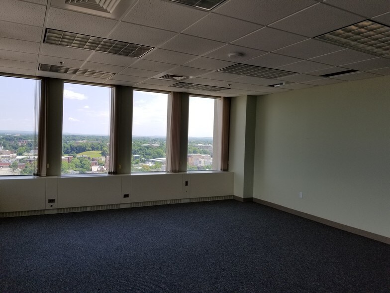 More Photos Of 1500 Main St, Springfield Medical For Lease