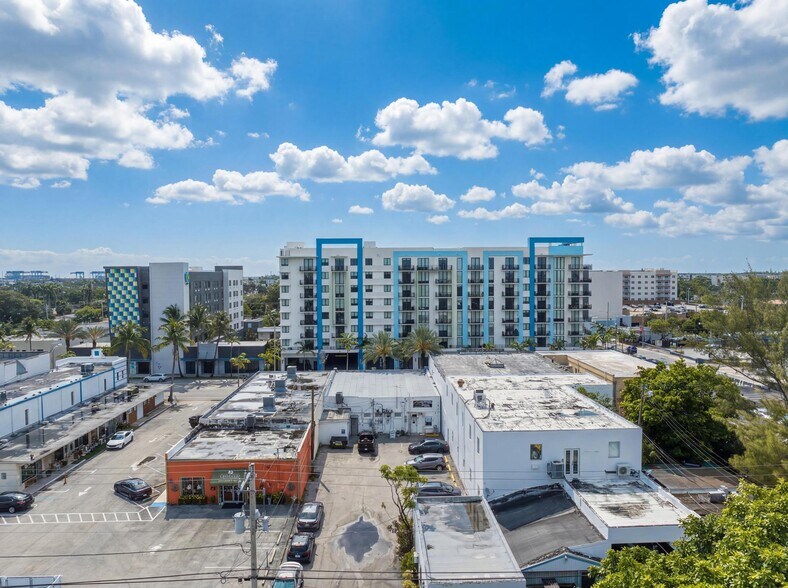 More Photos Of 13-17 N Federal Hwy, Dania Storefront For Sale