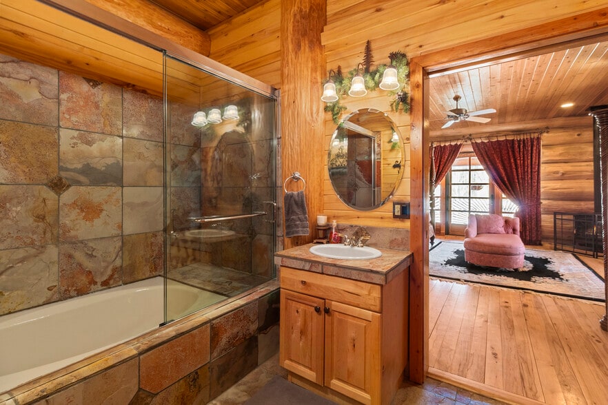 More Photos Of 1613 Black Canyon Rd, Heber Lodge Meeting Hall For Sale