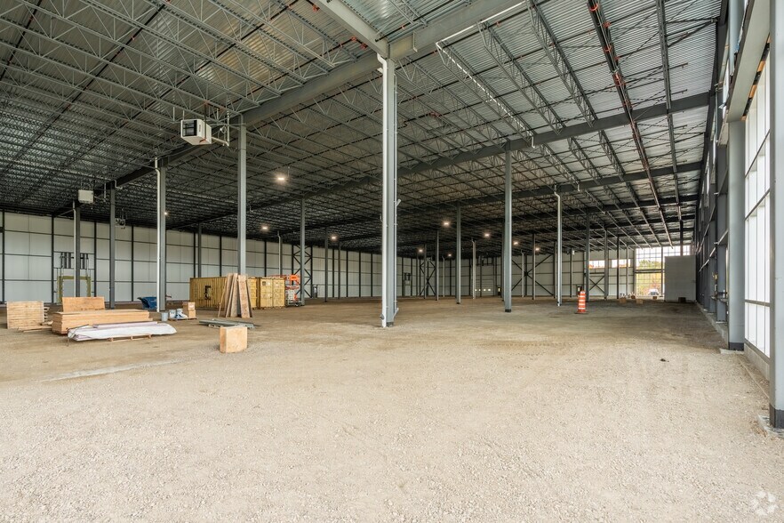 More Photos Of 8100 Rue Armand-Viau, Québec Industrial For Lease