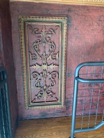 More Photos Of 307 N Broadway, Green Bay Restaurant For Sale