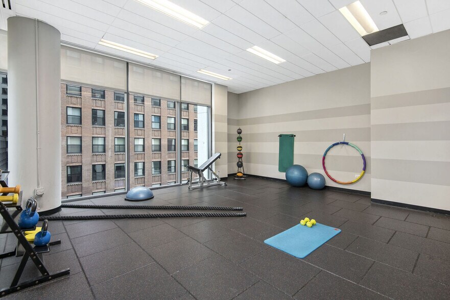 More Photos Of 210 N Wells St, Chicago Apartments For Lease