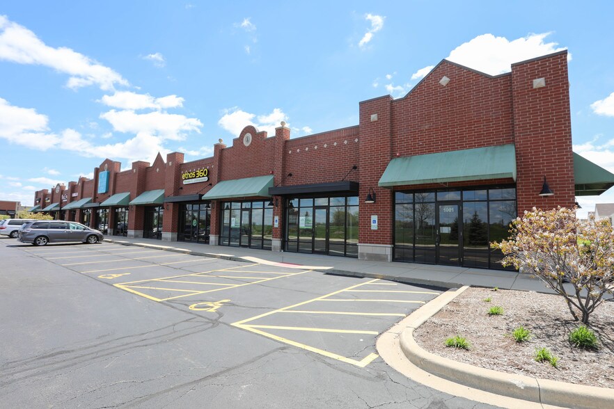 More Photos Of 1037-1061 W Orchard Rd, North Aurora General Retail For Lease