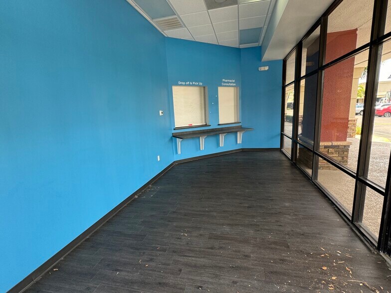 More Photos Of 10781 Park Blvd, Seminole Unknown For Lease