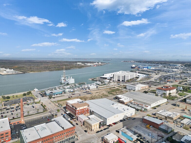 More Photos Of 1922 Strand St, Galveston Freestanding For Lease