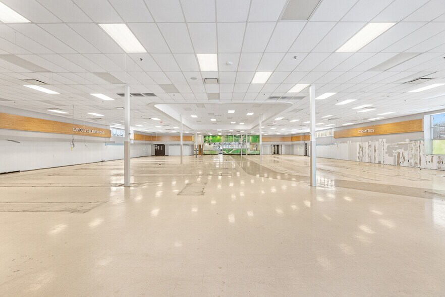 More Photos Of 2229 E State St, Salem Drugstore For Sale