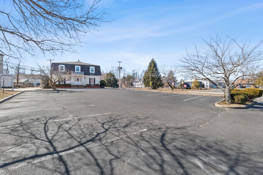 More Photos Of 9 Leonardville Rd, Middletown Medical For Lease