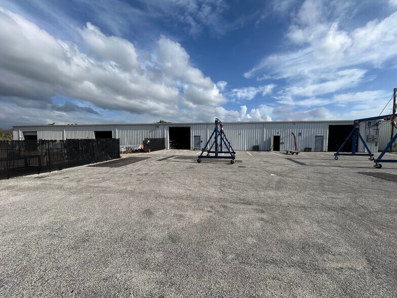 More Photos Of 817 N Cocoa Blvd, Cocoa Manufacturing For Lease