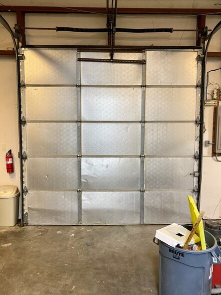 More Photos Of 400-460 Fame Rd, Dayton Light Distribution For Lease