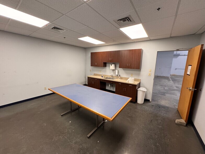 More Photos Of 16 International Dr, East Granby Warehouse For Lease