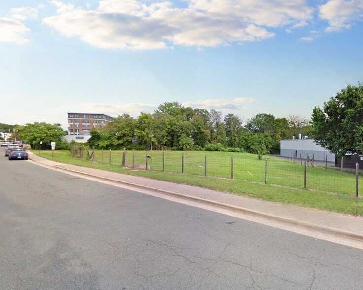 More Photos Of 550 Pickett st, Alexandria General Retail For Lease