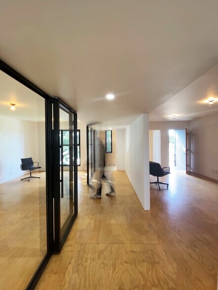 More Photos Of 5747-5749 Venice Blvd, Los Angeles Loft Creative Space For Lease