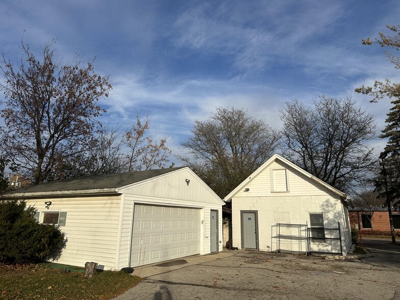 More Photos Of 613 N Grandview Blvd, Waukesha Restaurant For Sale