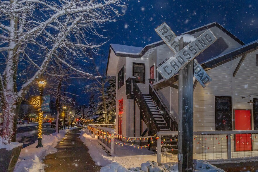 Primary Photo Of 415 N Mount Shasta Blvd, Mount Shasta Restaurant For Lease