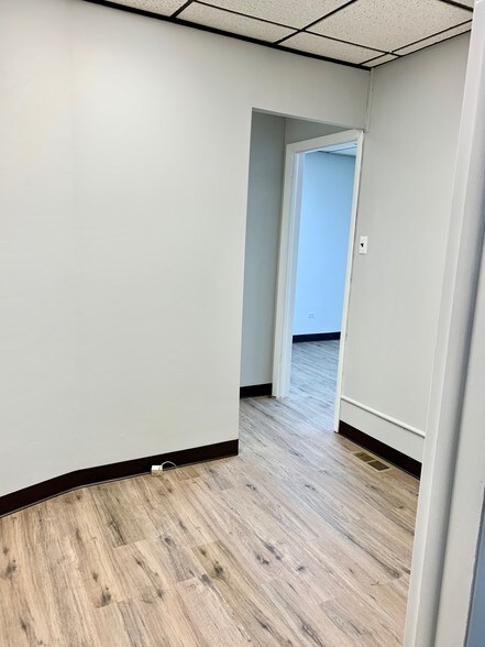 More Photos Of 5508 S Brainard Ave, Countryside Apartments For Lease