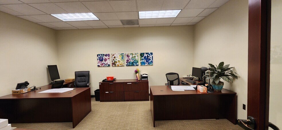 More Photos Of 3636 NE Broadway St, Portland Office For Sale