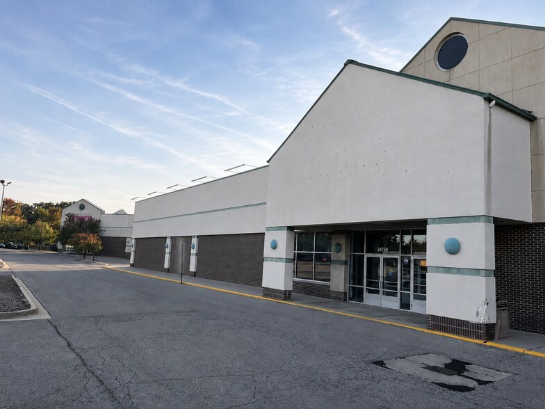 More Photos Of 34414-34790 Ford Rd, Westland Unknown For Lease