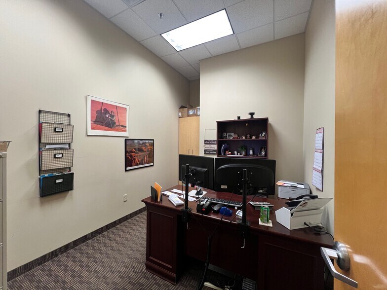 More Photos Of 6677 W Thunderbird Rd, Glendale Medical For Sale