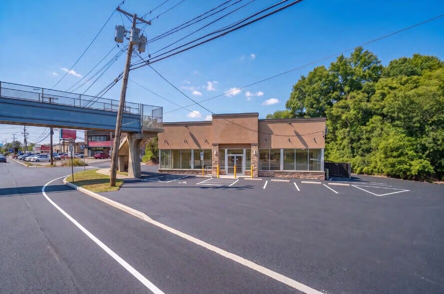More Photos Of 165 US Highway 46 W, Saddle Brook Freestanding For Lease