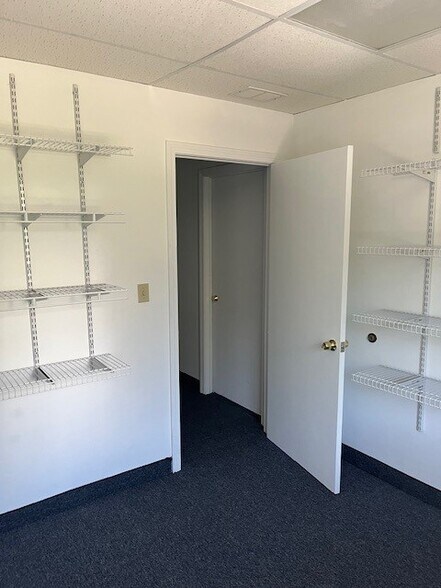 More Photos Of 171 Market Sq, Newington Office For Lease