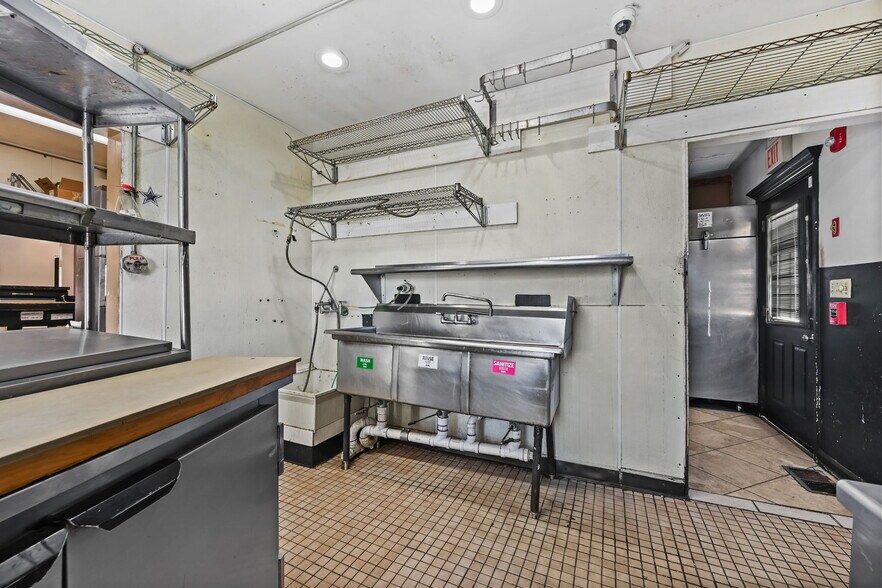 More Photos Of 364 W Putnam Ave, Greenwich Office For Lease
