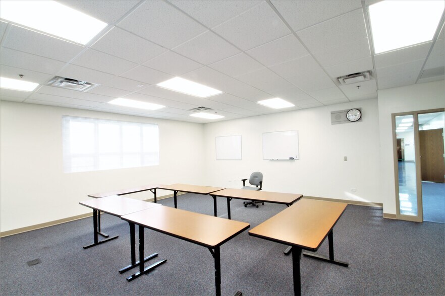 More Photos Of 14240 Dante Ave, Dolton Loft Creative Space For Lease