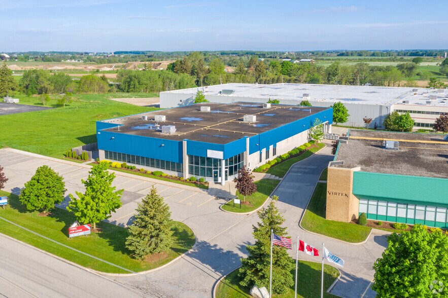 More Photos Of 216 Bathurst Dr, Waterloo Flex For Lease