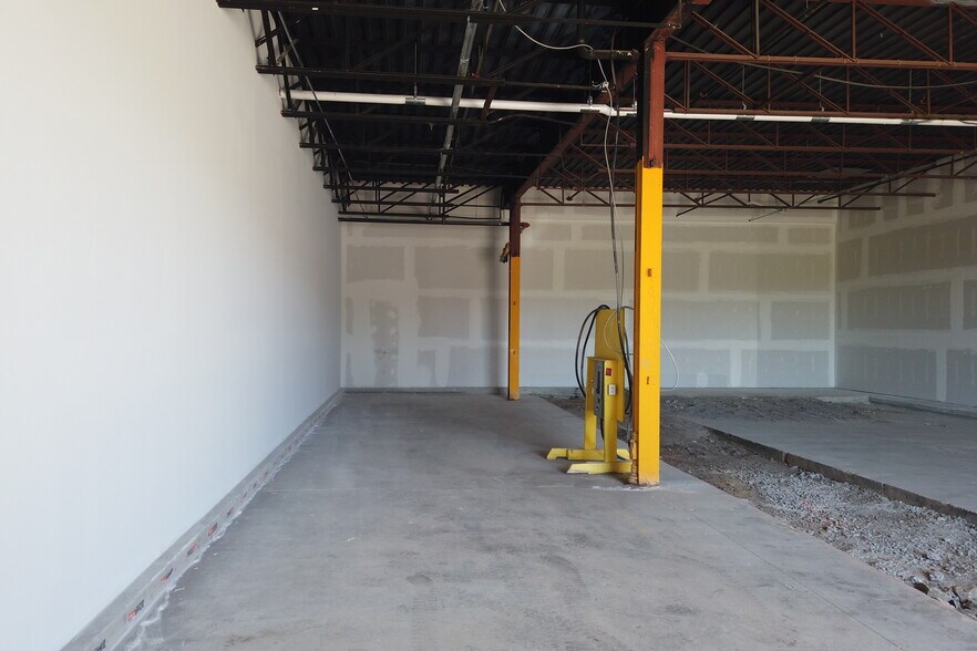 More Photos Of 555 Mapleton Rd, Moncton Light Distribution For Lease
