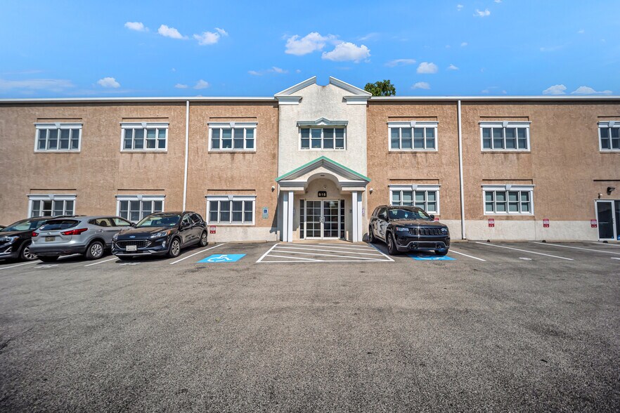 More Photos Of 815 Greenwood Ave, Jenkintown Medical For Sale