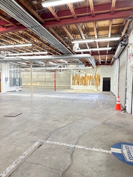 More Photos Of 6151-6159 Santa Monica Blvd, Los Angeles Showroom For Lease