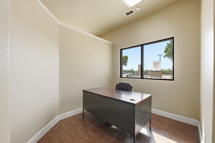 More Photos Of 5407 Interstate 35 Access Rd, San Antonio Land For Lease