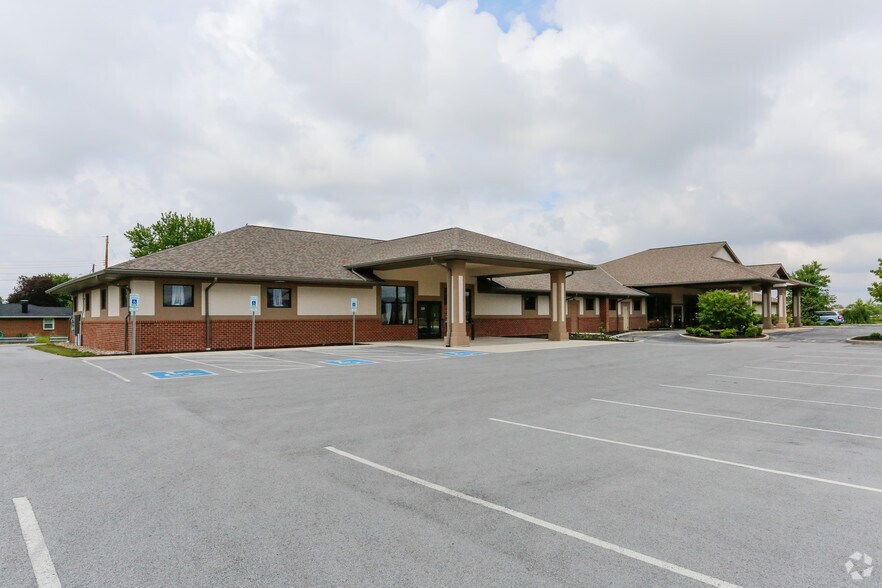 More Photos Of 375 N Eastown Rd, Lima Medical For Lease
